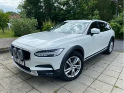 Vit Begagnad 2018 Volvo V90 CC Momentum Kombi | 189 000 kr (Lite dyr)