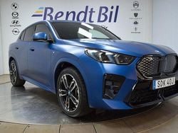 Individual frozen portimao blue metallic Begagnad 2023 BMW iX2 M Sport SUV | 514 500 kr (Marknadspris)