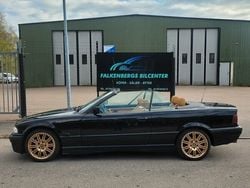 Svart Begagnad 1996 BMW 320 Cabriolet Cab | 75 000 kr