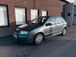 Mörkgrå Begagnad 2007 Skoda Fabia Halvkombi | 8 999 kr (Bra pris)