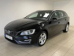 Svart Begagnad 2016 Volvo V60 Momentum Kombi | 209 000 kr
