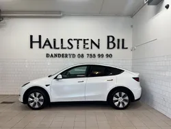 Vit Begagnad 2024 Tesla Model Y Standard Range SUV | 399 000 kr (Superpris)