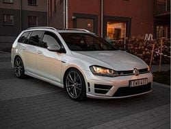 Vit Begagnad 2015 VW Golf VII R Kombi | 195 000 kr (Marknadspris)