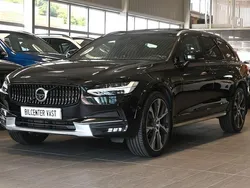 Svart Begagnad 2017 Volvo V90 CC Pro Kombi | 349 000 kr