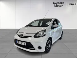 Vit Begagnad 2014 Toyota Aygo Halvkombi | 84 500 kr (Marknadspris)