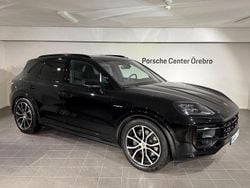 Svart (chromite black metallic) Begagnad 2024 Porsche Cayenne SUV | 1 249 000 kr (Marknadspris)