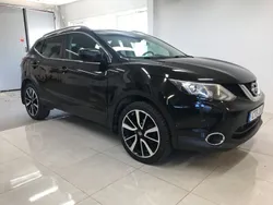 Svart Begagnad 2014 Nissan Qashqai SUV | 99 900 kr (Marknadspris)