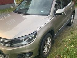 Grå Begagnad 2012 VW Tiguan Sportline SUV | 64 900 kr (Bra pris)