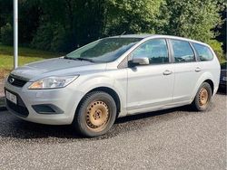 Grå Begagnad 2010 Ford Focus Trend Kombi | 11 500 kr (Superpris)