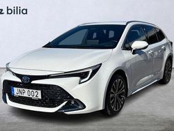 Vit Begagnad 2023 Toyota Corolla Style Kombi | 299 900 kr (Marknadspris)