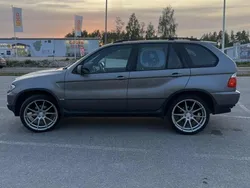 Grå Begagnad 2005 BMW X5 Sport Line SUV | 62 000 kr (Marknadspris)
