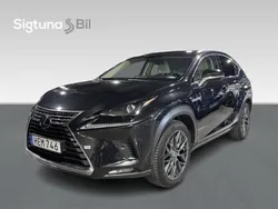 Svart Begagnad 2018 Lexus NX300h Executive Line SUV | 269 900 kr (Marknadspris)