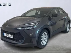 Mörkgrå Begagnad 2024 Toyota C-HR Active SUV | 349 900 kr (Bra pris)