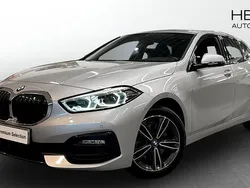 Silver Begagnad 2020 BMW 118 Sport Line Halvkombi | 206 700 kr (Marknadspris)