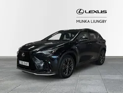 Svart Begagnad 2023 Lexus NX450h+ Sport Line SUV | 589 900 kr (Marknadspris)