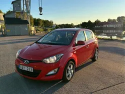Röd Begagnad 2013 Hyundai i20 Halvkombi | 41 999 kr (Marknadspris)