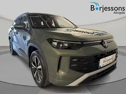 Grön Ny 2025 VW Tayron Life SUV | 457 900 kr (Marknadspris)