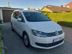 Vit Begagnad 2014 VW Sharan Minibuss | 138 000 kr (Marknadspris)
