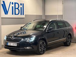 Svart Begagnad 2013 Skoda Superb Elegance Kombi | 129 900 kr (Dyr)