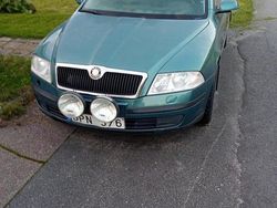 Grön Begagnad 2008 Skoda Octavia Halvkombi | 14 800 kr (Marknadspris)