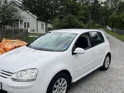 Vit Begagnad 2008 VW Golf VI Halvkombi | 26 500 kr (Marknadspris)
