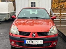 Röd Begagnad 2005 Renault Clio R.S. Halvkombi | 23 000 kr (Marknadspris)