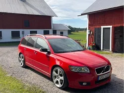Röd Begagnad 2008 Volvo V50 Momentum Kombi | 27 000 kr (Marknadspris)