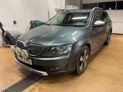 Grå (grå metallic) Begagnad 2017 Skoda Octavia Scout Kombi | 155 000 kr (Marknadspris)