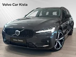 Grå Begagnad 2023 Volvo V60 Plus Kombi | 378 900 kr (Marknadspris)