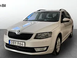 Vit (candy white) Begagnad 2016 Skoda Octavia Kombi | 129 900 kr (Marknadspris)