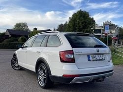 Vit Begagnad 2018 Skoda Octavia Scout Kombi | 177 000 kr (Marknadspris)