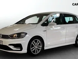 Vit Begagnad 2017 VW Golf R-line SUV | 159 900 kr (Bra pris)