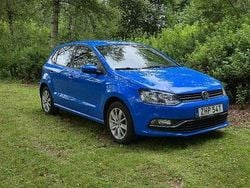 Blå Begagnad 2015 VW Polo Comfortline Halvkombi | 80 000 kr (Superpris)