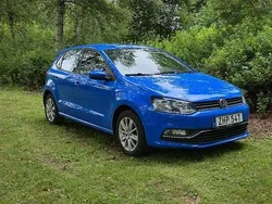 Blå Begagnad 2015 VW Polo Comfortline Halvkombi | 80 000 kr (Superpris)