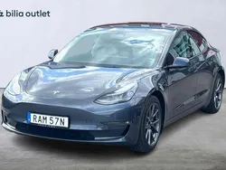 Grå Begagnad 2023 Tesla Model 3 Long Range Sedan | 369 900 kr (Marknadspris)