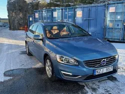 Blå Begagnad 2014 Volvo V60 Business Edition Kombi | 109 500 kr (Marknadspris)