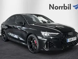 Svart (mytsvart metallic) Ny 2024 Audi RS3 Halvkombi | 739 000 kr (Bra pris)