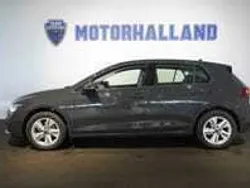 Grå Begagnad 2022 VW Golf VIII Halvkombi | 204 900 kr (Marknadspris)