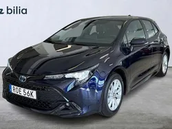 Blå Ny 2024 Toyota Corolla Hybrid Active Halvkombi | 329 900 kr (Lite dyr)
