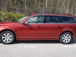 Ruby red metallic Begagnad 2011 Volvo V70 Kombi | 95 000 kr (Marknadspris)
