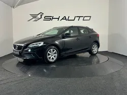 Svart Begagnad 2018 Volvo V40 CC Momentum Kombi | 199 900 kr (Lite dyr)