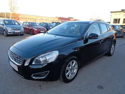 Svart Begagnad 2011 Volvo V60 Summum Kombi | 79 900 kr (Marknadspris)