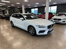 Vit Begagnad 2019 Volvo V60 Momentum Kombi | 239 900 kr (Marknadspris)