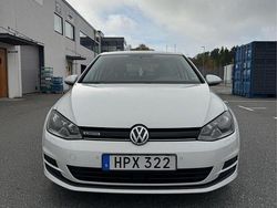 Vit Begagnad 2017 VW Golf VII Halvkombi | 110 000 kr (Marknadspris)