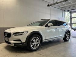 Vit Begagnad 2019 Volvo V90 CC Momentum Kombi | 304 800 kr (Marknadspris)