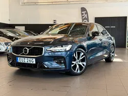 Mörkblå Begagnad 2019 Volvo S60 R-Design Sedan | 324 900 kr (Marknadspris)