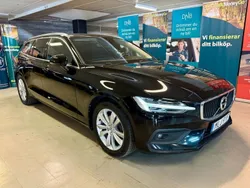 Svart Begagnad 2020 Volvo V60 Momentum Kombi | 249 900 kr (Marknadspris)