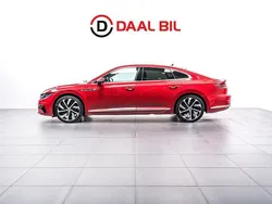 Mörkröd (röd) Begagnad 2017 VW Arteon R-line Halvkombi | 249 700 kr (Bra pris)