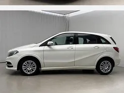 Vit Begagnad 2016 Mercedes 200 Style Halvkombi | 129 900 kr