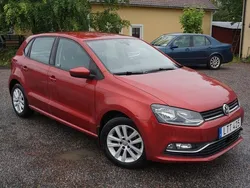 Röd Begagnad 2015 VW Polo Halvkombi | 89 900 kr (Marknadspris)